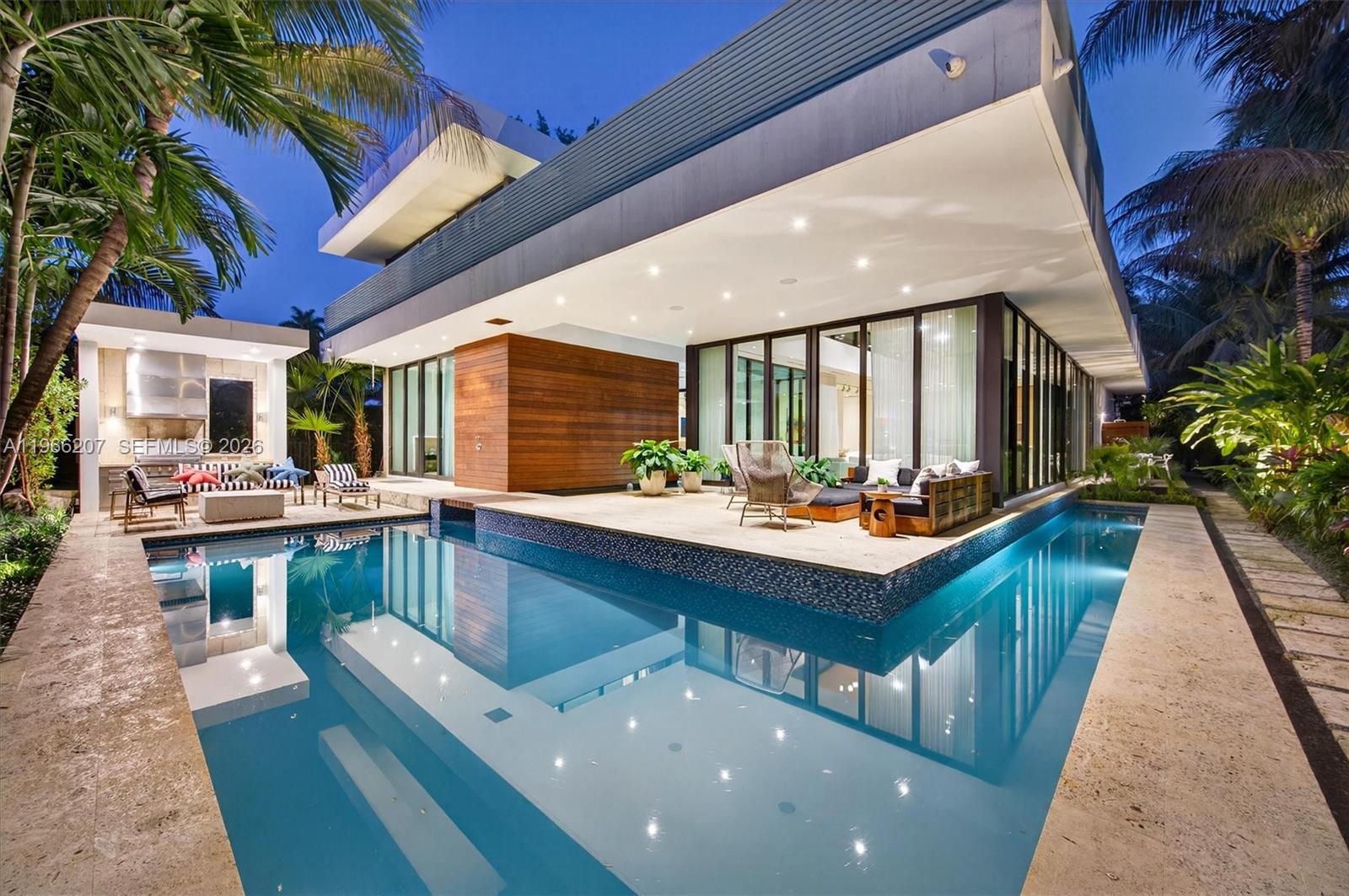 2300 Sunset Dr, Miami Beach, Florida 33140, 6 Bedrooms Bedrooms, ,7 BathroomsBathrooms,Residential,Sold,SUNSET ISLANDS-ISLAND NO,Sunset Dr,A11966207