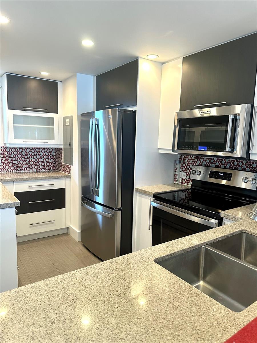 121 Golden Isles Dr, 2 Bedrooms Bedrooms, ,2 BathroomsBathrooms,Residential,For Sale,Golden Isles Condo,Golden Isles Dr,A11421114