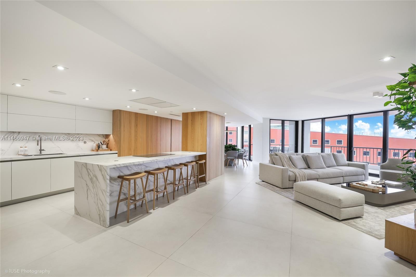 1581 Brickell Ave, Miami, Florida 33129, 2 Bedrooms Bedrooms, ,2 BathroomsBathrooms,Residential Lease,For Rent,VILLA REGINA CONDO,Brickell Ave,A11486947