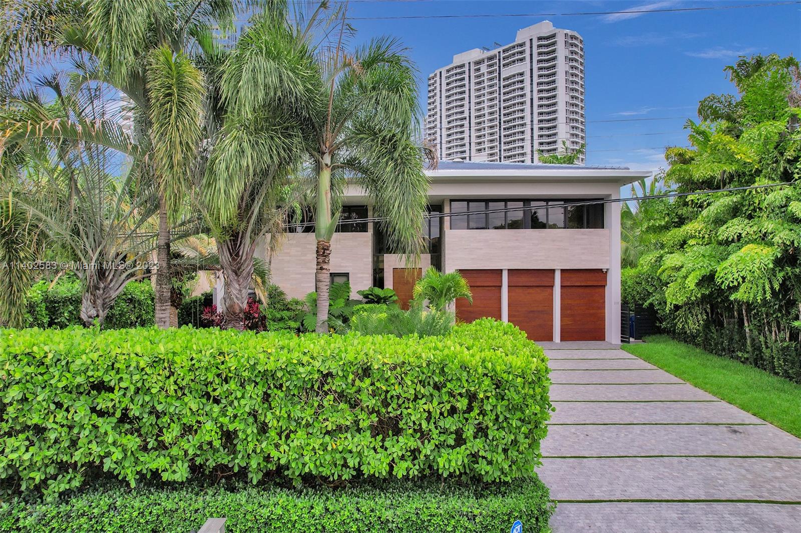 219 Holiday Dr, Hallandale Beach, Florida 33009, 6 Bedrooms Bedrooms, ,6 BathroomsBathrooms,Residential,Sold,GOLDEN ISLES ESTATES FIRS,Holiday Dr,A11402583