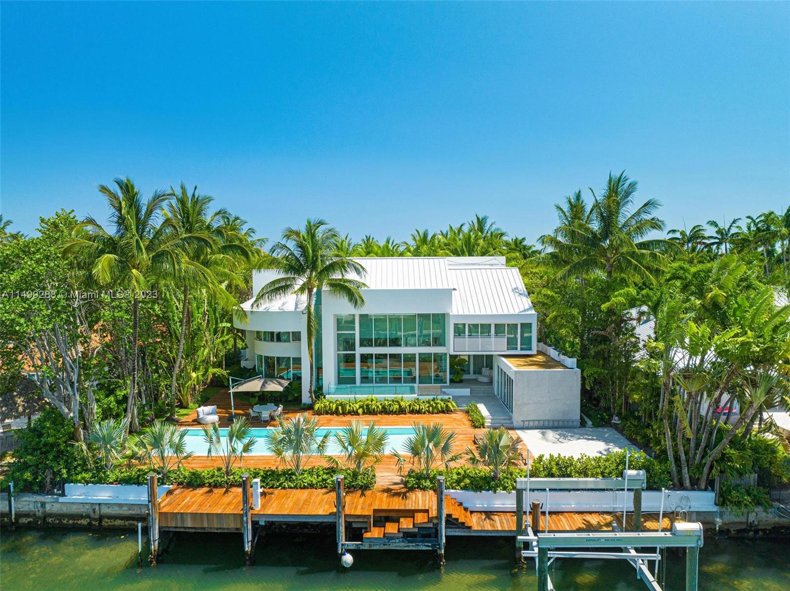 161 Cape Florida Dr, Key Biscayne, Florida 33149, 4 Bedrooms Bedrooms, ,4 BathroomsBathrooms,Residential,For Sale,CAPE FLORIDA SUB SEC 3,Cape Florida Dr,A11499288