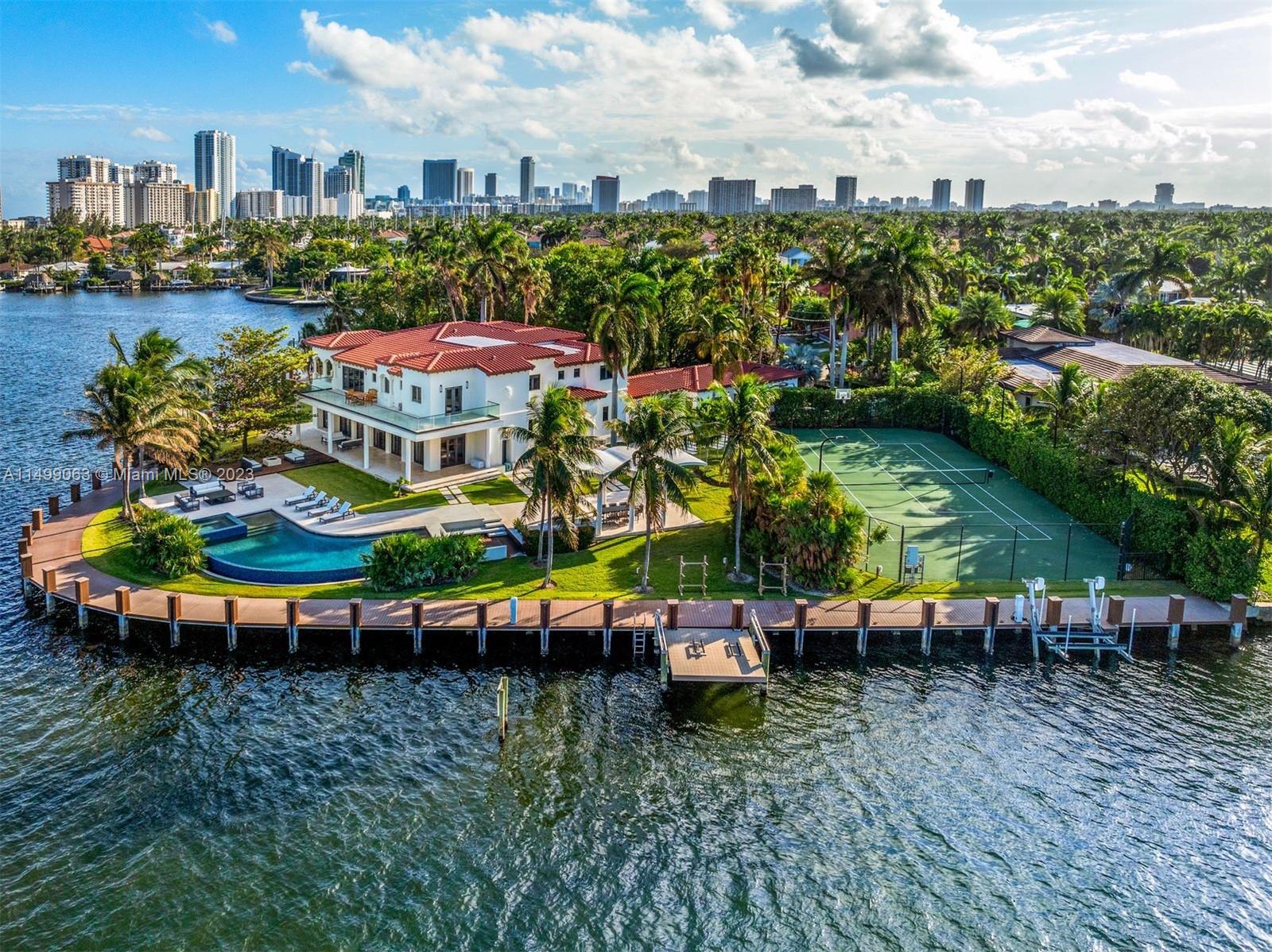 914 Southlake Dr, Hollywood, Florida 33019, 6 Bedrooms Bedrooms, ,6 BathroomsBathrooms,Residential,Sold,HOLLYWOOD LAKES,Southlake Dr,A11499063