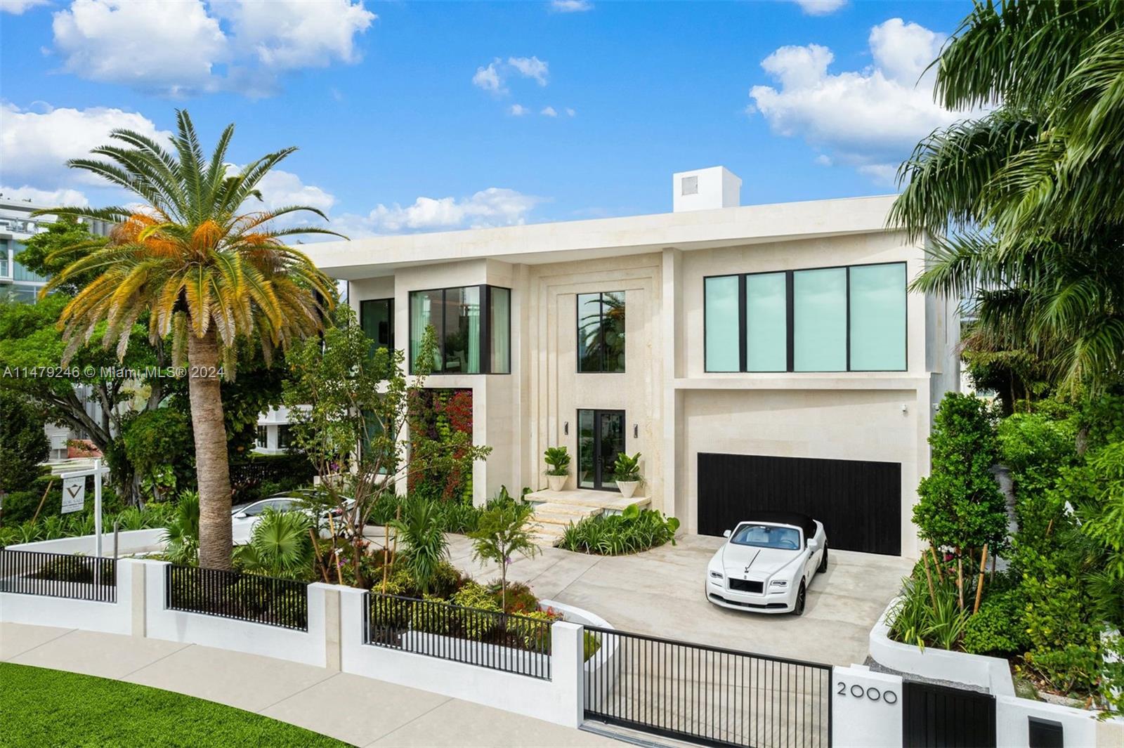 2000 Bay Rd, Miami Beach, Florida 33140, 4 Bedrooms Bedrooms, ,4 BathroomsBathrooms,Residential,For Sale,SUNSET LAKE,Bay Rd,A11479246