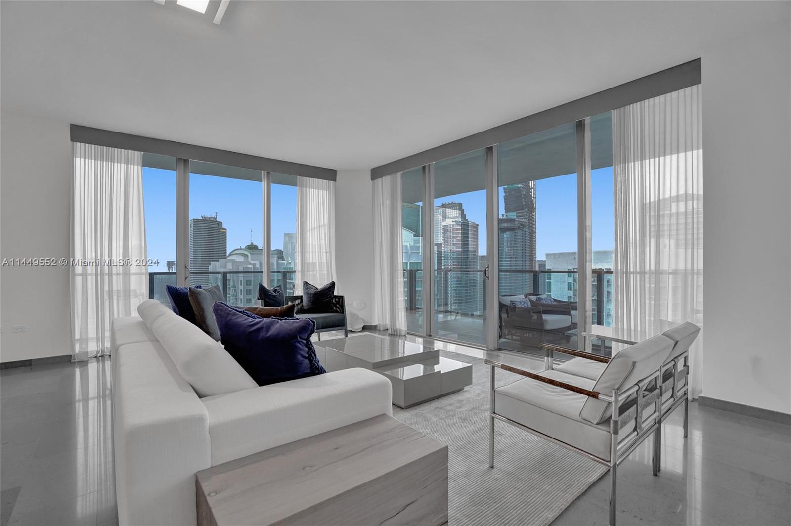 68 6th St, Miami, Florida 33131, 3 Bedrooms Bedrooms, ,4 BathroomsBathrooms,Residential,For Sale,Reach Condo,6th St,A11449552