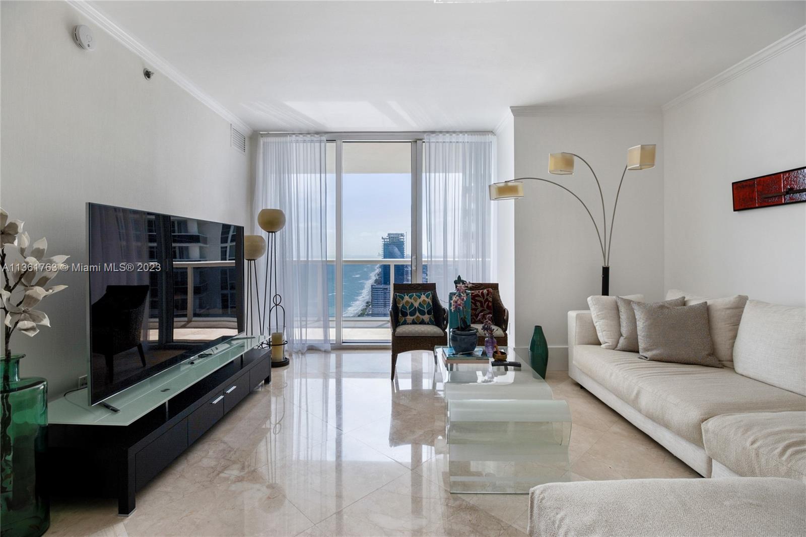 1830 Ocean Dr, Hallandale Beach, Florida 33009, 3 Bedrooms Bedrooms, ,3 BathroomsBathrooms,Residential,For Sale,BEACH CLUB TWO,Ocean Dr,A11361763