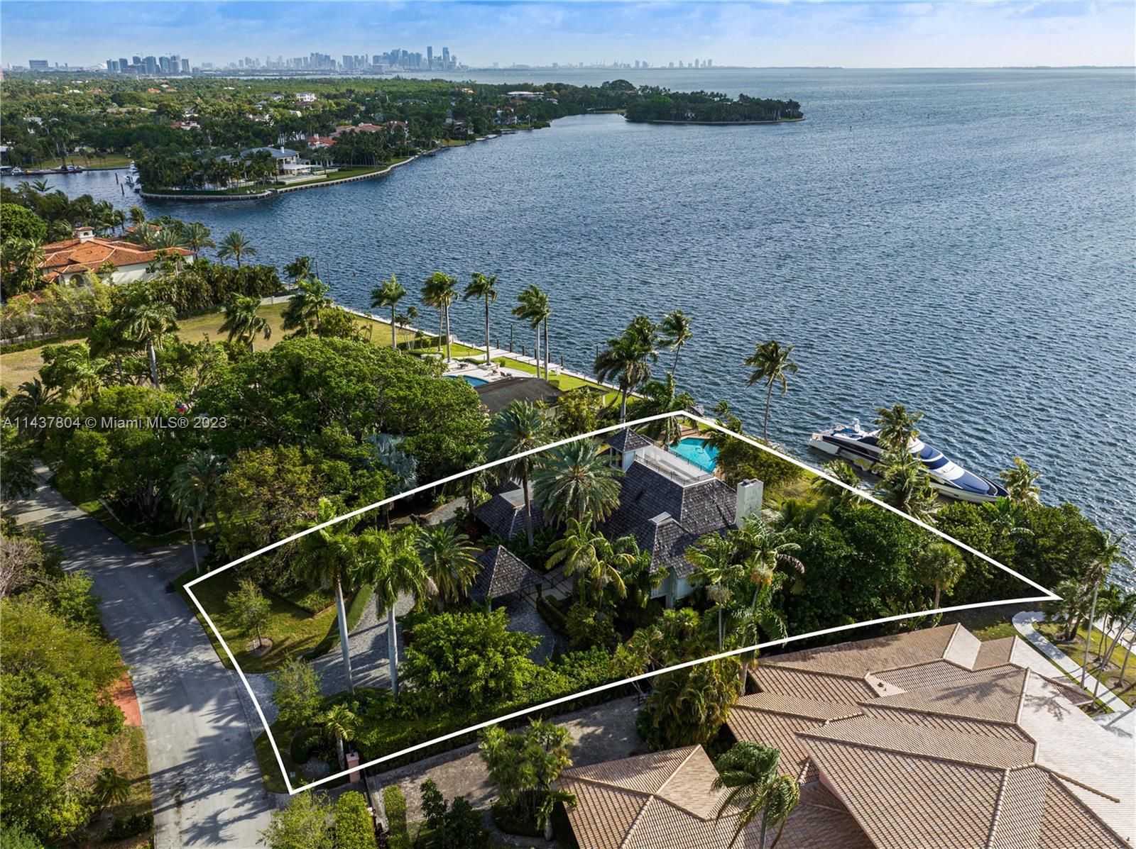 165 Solano Prado, Coral Gables, Florida 33156, 5 Bedrooms Bedrooms, ,5 BathroomsBathrooms,Residential,Sold,OLD CUTLER BAY SEC FIVE,Solano Prado,A11437804