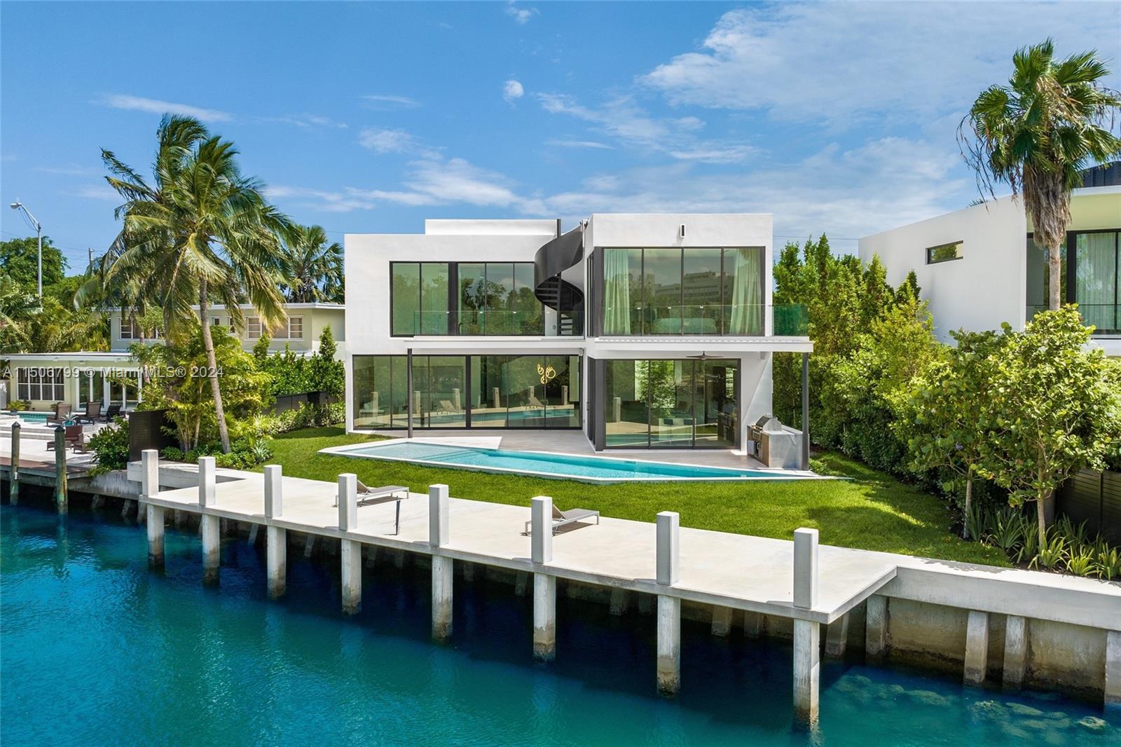 3172 Bay Rd, Miami Beach, Florida 33140, 6 Bedrooms Bedrooms, ,6 BathroomsBathrooms,Residential,For Sale,AMD PLAT OF SUNSET LAKE S,Bay Rd,A11506799