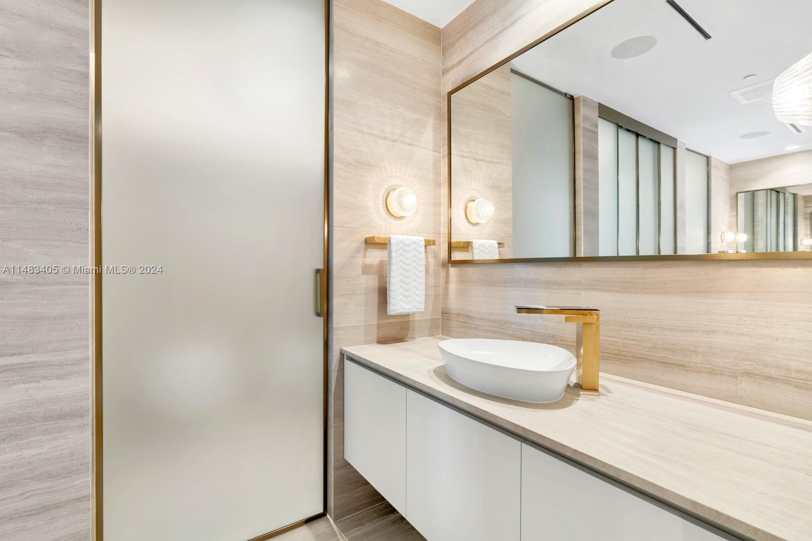 5775 Collins Ave, Miami Beach, Florida 33140, 4 Bedrooms Bedrooms, ,5 BathroomsBathrooms,Residential,Sold,57 Ocean,Collins Ave,A11483405