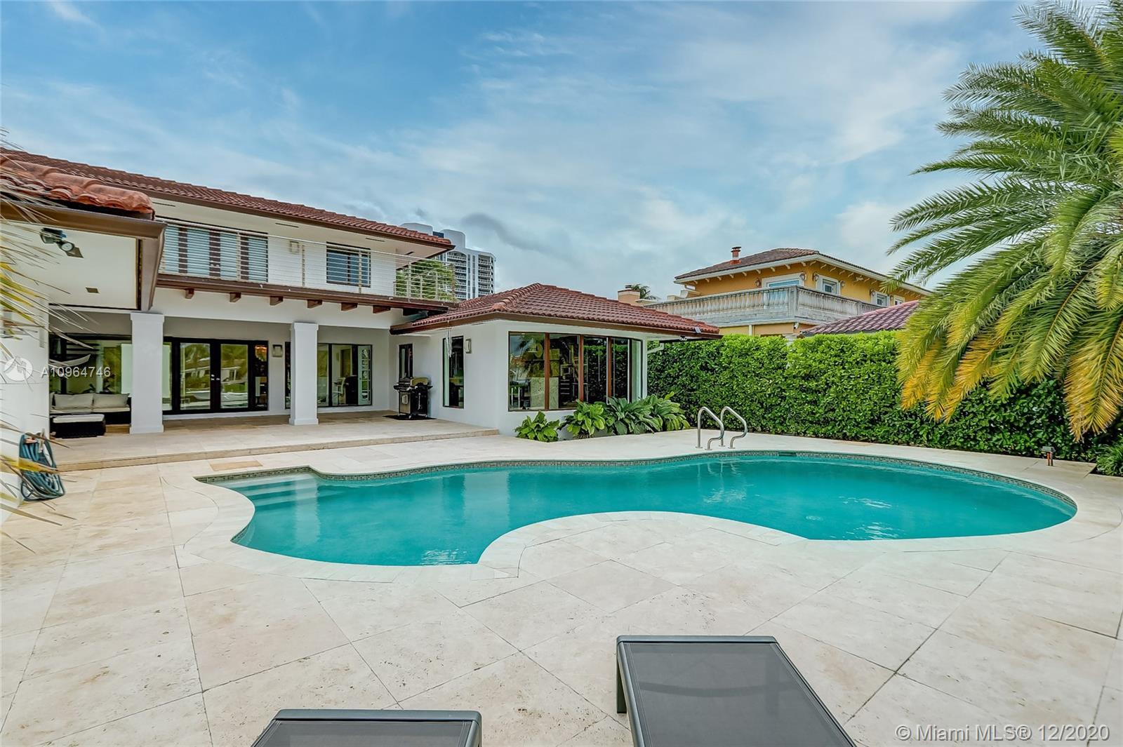 418 Holiday Dr, Hallandale Beach, Florida 33009, 6 Bedrooms Bedrooms, ,5 BathroomsBathrooms,Residential,Sold,GOLDEN ISLES SEC D REPLAT,Holiday Dr,A10964746