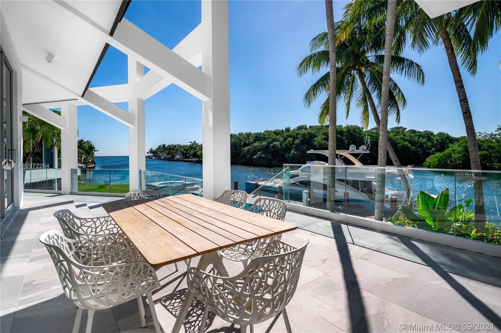 6946 Sunrise Ct, Coral Gables, Florida 33133, 5 Bedrooms Bedrooms, ,4 BathroomsBathrooms,Residential,Sold,SUNRISE HARBOUR REV PL,Sunrise Ct,A10972284
