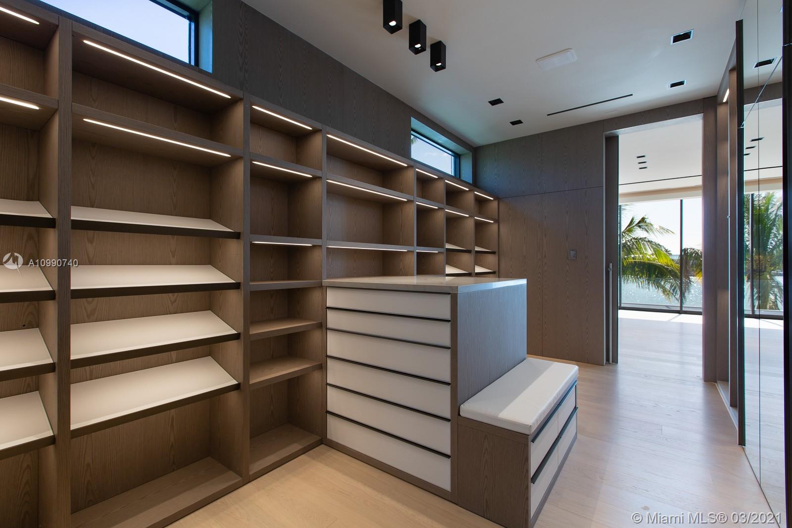 10 San Marino Dr, Miami Beach, Florida 33139, 6 Bedrooms Bedrooms, ,6 BathroomsBathrooms,Residential,Sold,SAN MARINO ISLAND,San Marino Dr,A10990740